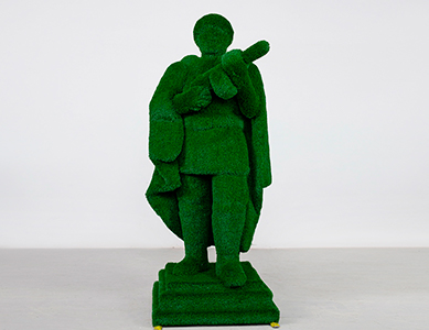 Топиари Герой Отечества - газон Есо